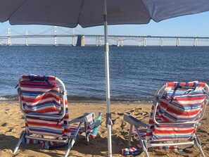 Beach nearby, sun loungers, beach towels