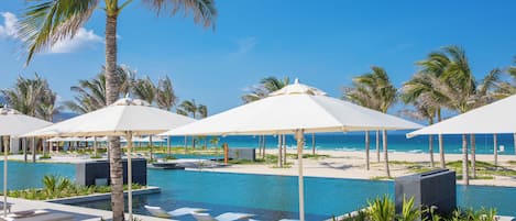 12 buitenzwembaden, gratis zwembadcabana's, parasols voor strand/zwembad