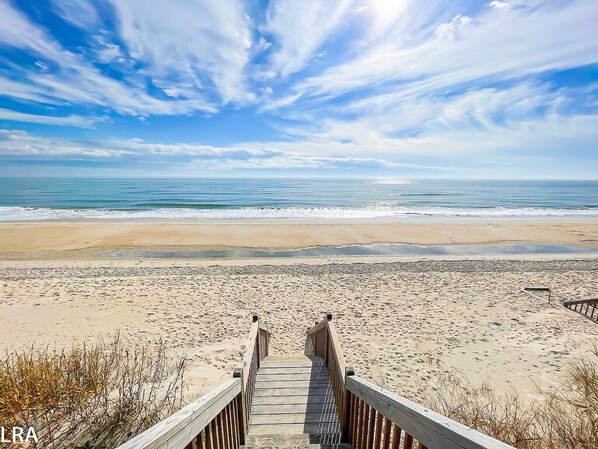 Beach nearby - Island’s Delite – Breezy Beach Days Ahead (Surf City)