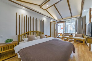 Deluxe Room | Individually decorated, individually furnished, desk, blackout curtains