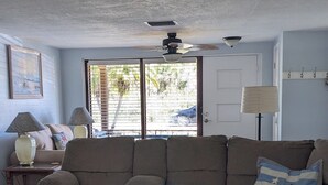 Smart TV -  AWESOME Location with a Canal view (Port Richey)