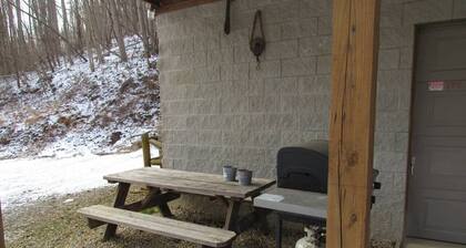 Loft cabin 2-4 guests Hocking Hills - Tar hollow