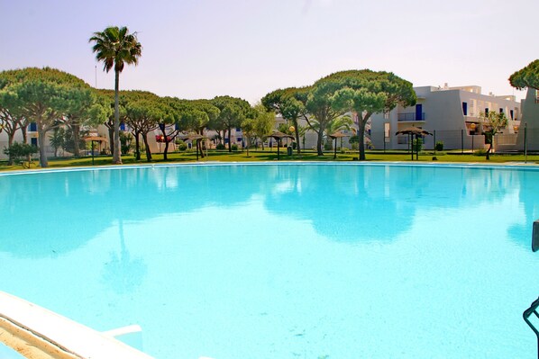 Pool - Apartment de la Barca close to the beach and with airconditioning (Chiclana de la Frontera)