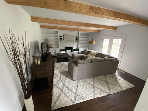 4BR Colonial Home Executive or Family Rental