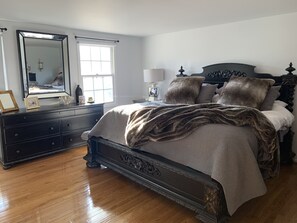 4 habitaciones, tabla de planchar con plancha, cuna de viaje y wifi 