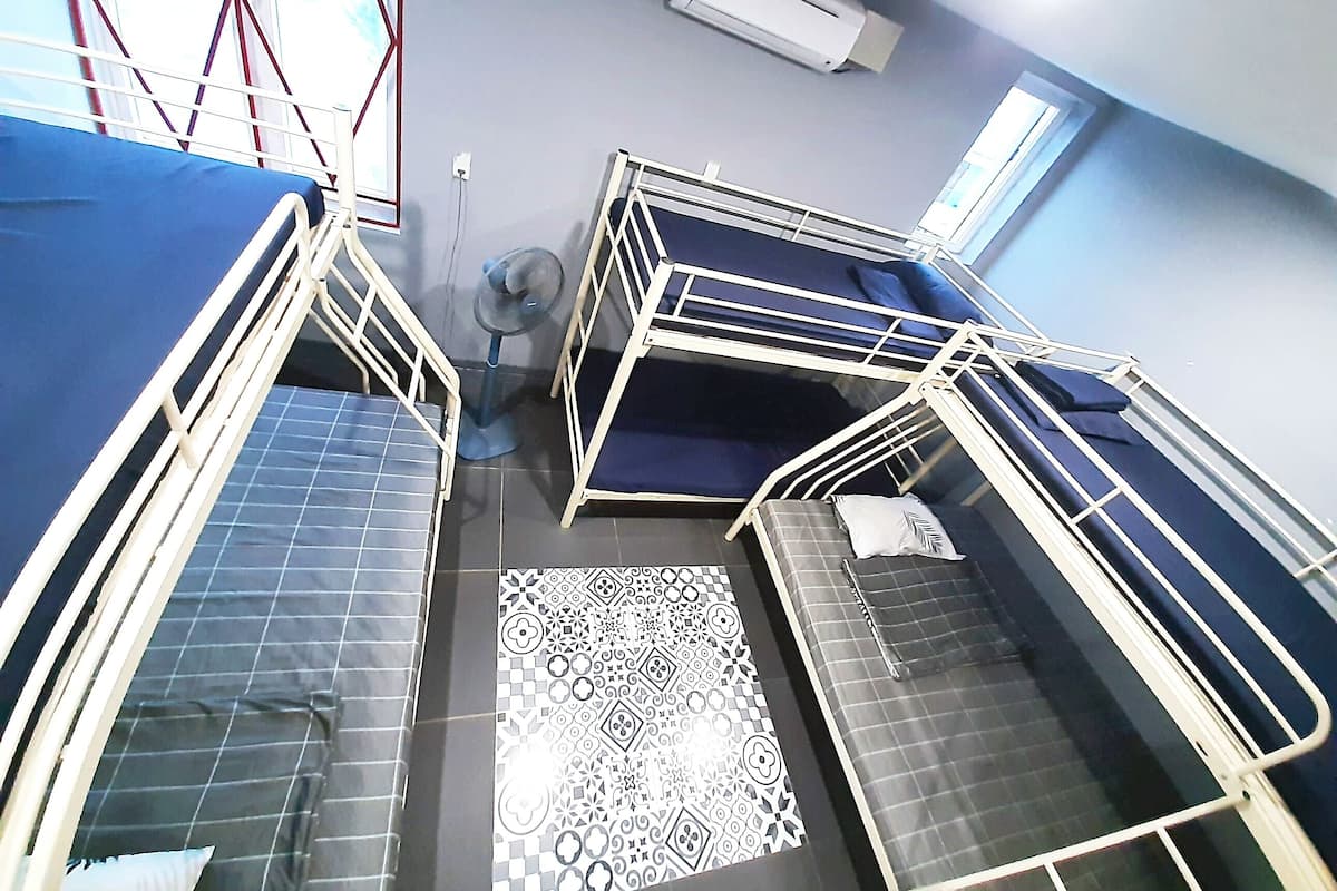 Shared Dormitory, Mixed Dorm (Single Bed) | Laptop workspace, soundproofing, iron/ironing board, free WiFi