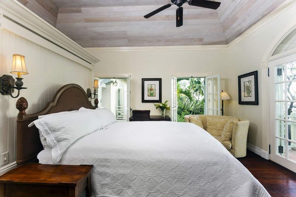 Cofres nos quartos, individualmente decorados