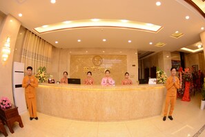 Reception - Shwe Hin Thar Hotel (Mandalay)