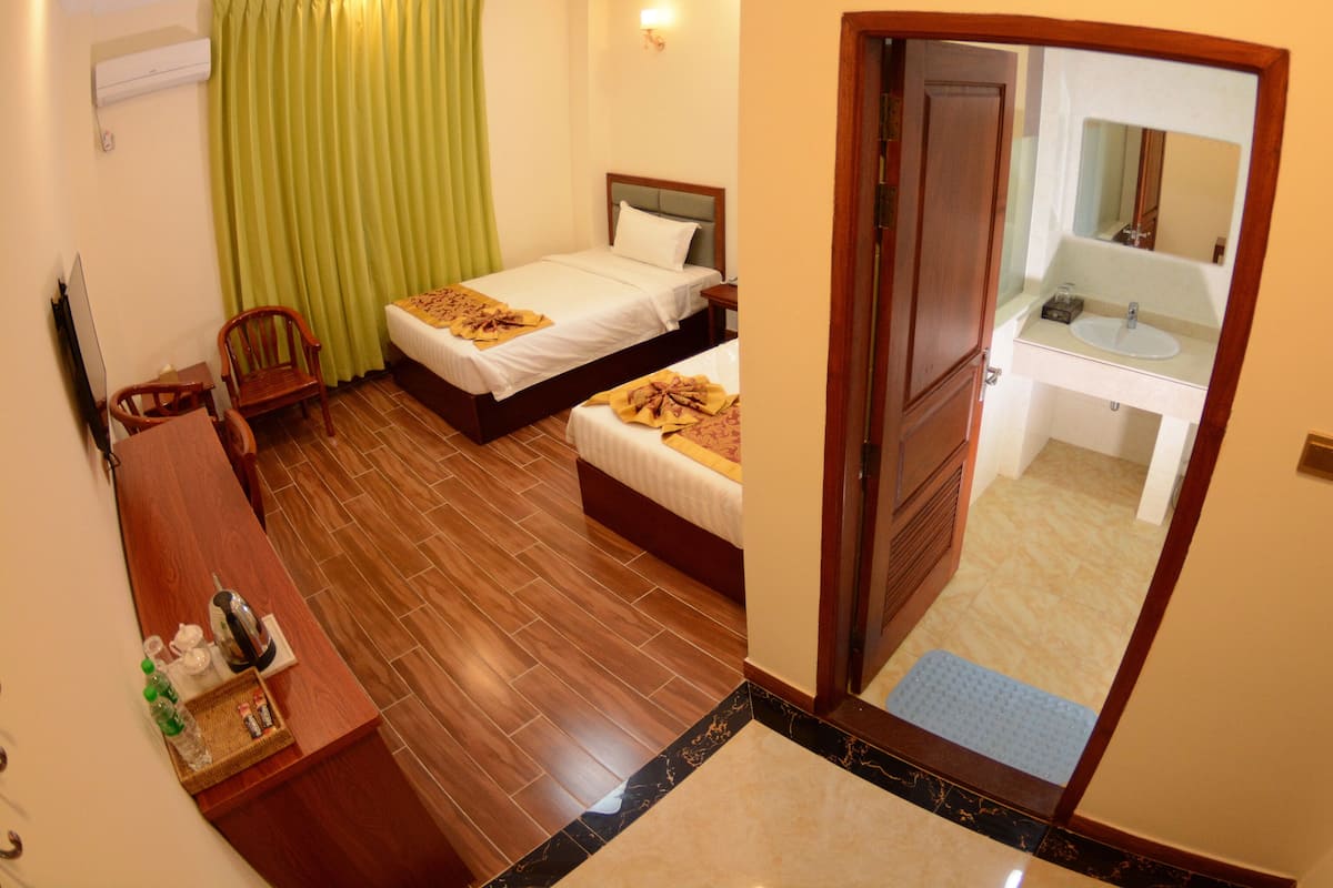 Superior Twin Room | Minibar, iron/ironing board, free WiFi, bed sheets