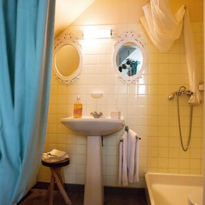 Chambre Quadruple (Tanière) | Salle de bain