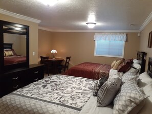 2 Schlafzimmer, Schreibtisch, Bügeleisen/Bügelbrett, kostenloses WLAN
