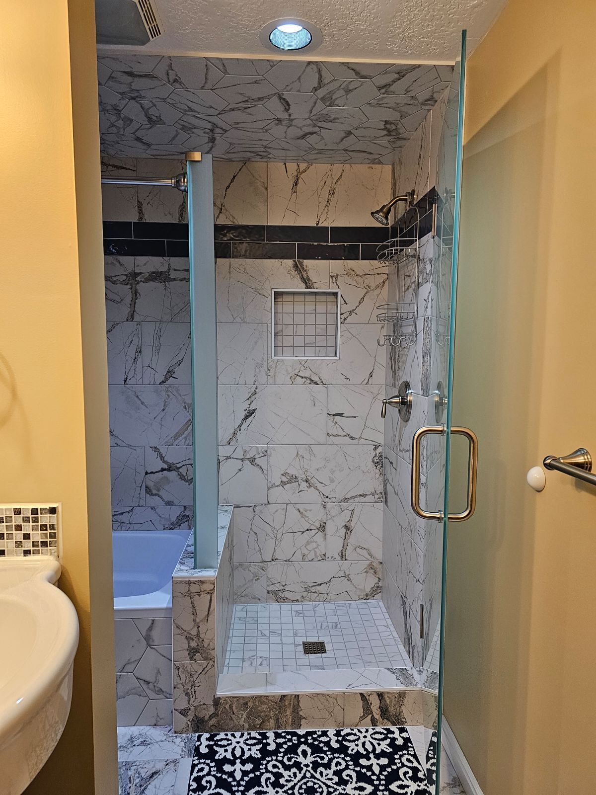 Combined shower/tub, hair dryer, towels, soap