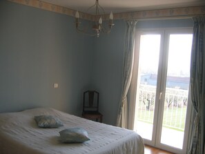 3 bedrooms, iron/ironing board, free WiFi - Villa in the countryside (sonnay) (Sonnay)