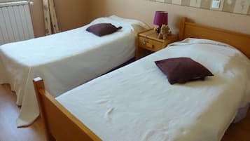 3 bedrooms, iron/ironing board, free WiFi