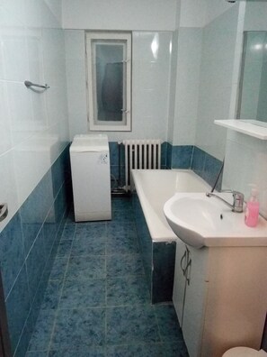 SĂšche-cheveux, serviettes fournies