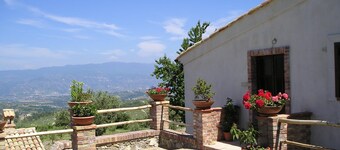 Bedårende studio omgitt av grøntområder, ideelt for par