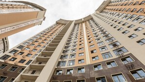 A high-rise building with multiple floors, featuring balconies and a modern architectural design. - Apartment Yuri 42-76 (Odesa)