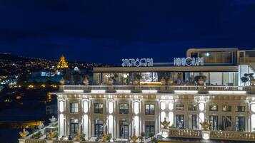 Vista frontal de la propiedad