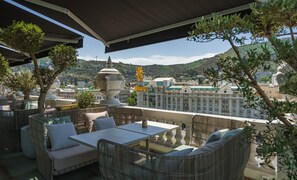Rooftop terrace - Monograph Freedom Square (Tbilisi)