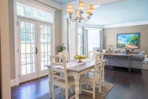 Dining - Hen Haven Country House (Langley)