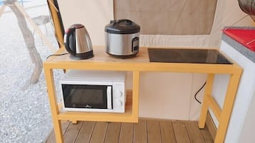 Room (Red/Yellow) | Room amenity