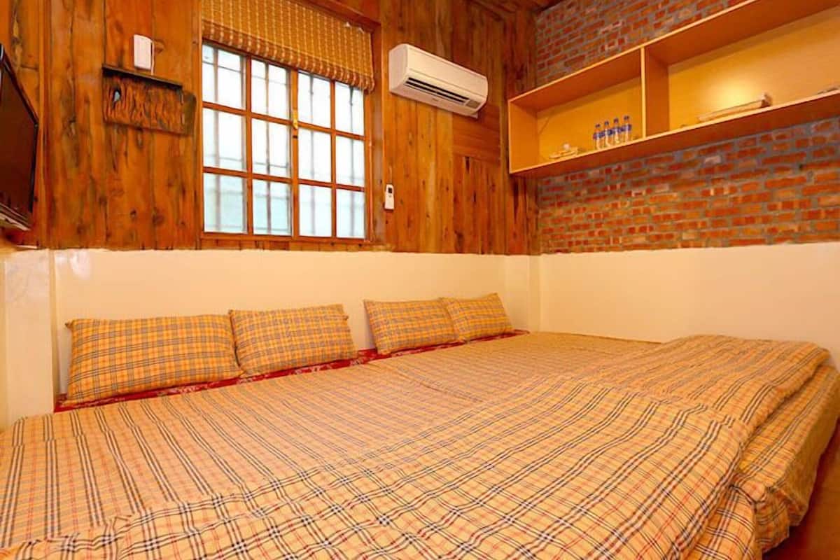 Habitación cuádruple tradicional | Insonorización, wifi gratis y acceso para silla de ruedas