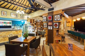 Breakfast, lunch and dinner served - Ani's Villas (Ubud)