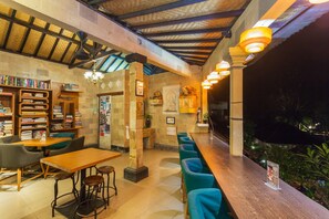 Breakfast, lunch and dinner served - Ani's Villas (Ubud)