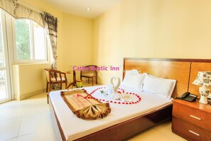 Minibar, desk, iron/ironing board, free WiFi - Cat Ba Rustic Inn Hotel (Hai Phong)