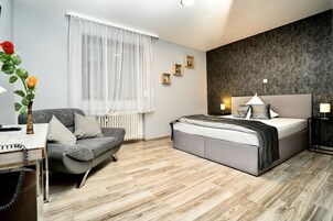 Ropa de cama hipoalergénica, escritorio y cunas gratuitas 