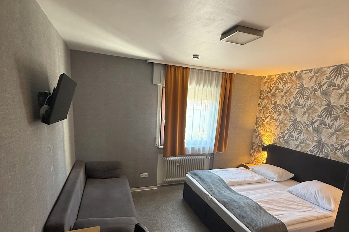 Doppelzimmer | Allergikerbettwaren, Schreibtisch, kostenlose Babybetten, Zustellbetten
