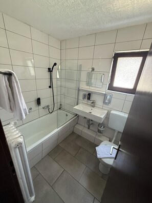 Habitació doble | Roba de llit hipoal·lergògena, escriptori i bressols gratuïts 