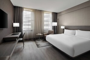 Premium bedding, down duvets, in-room safe, desk - AC Hotel by Marriott Little Rock Downtown (Little Rock)