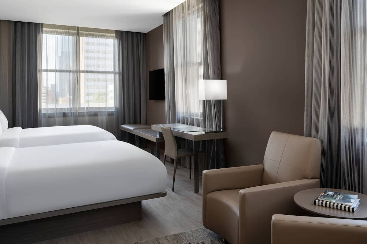 Rom, 2 queensize-senger, hjørnerom | Sengetøy av topp kvalitet, dundyner, safe på rommet og skrivebord