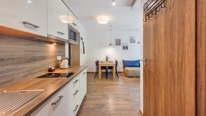 Appartement (14) | Coin cuisine privé | Réfrigérateur, plaque de cuisson, bouilloire électrique