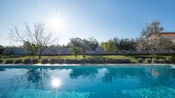 Sesongbasert utendørsbasseng