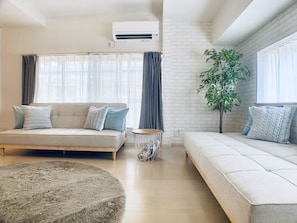 Huis, 2 slaapkamers | Woonruimte | Flatscreentelevisie