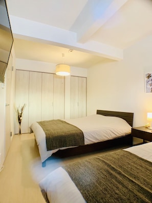 Huis, 2 slaapkamers | 2 slaapkamers, een bureau, geluiddichte muren