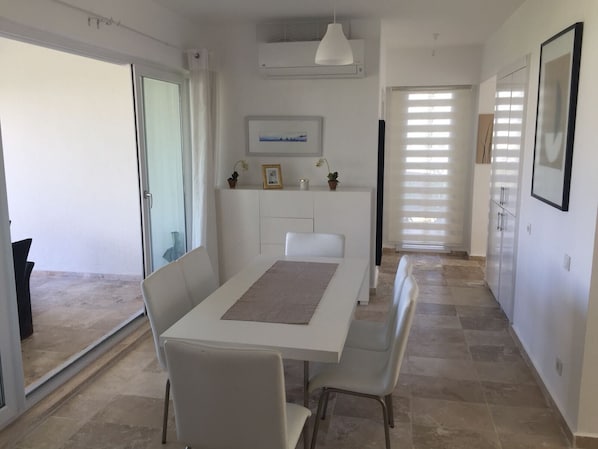Villa, 3 Bedrooms | In-room dining