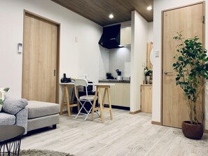 Private kitchenette - Hanazonominami Apartment 101 (Osaka)