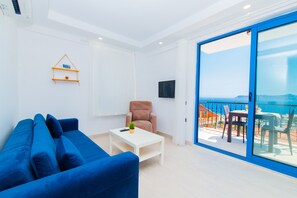 Escritorio y espacio para trabajar con laptop