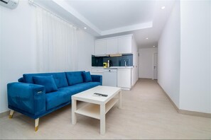 Desk, laptop workspace, soundproofing, free cribs/infant beds - Carpediem Apart (Kaş)