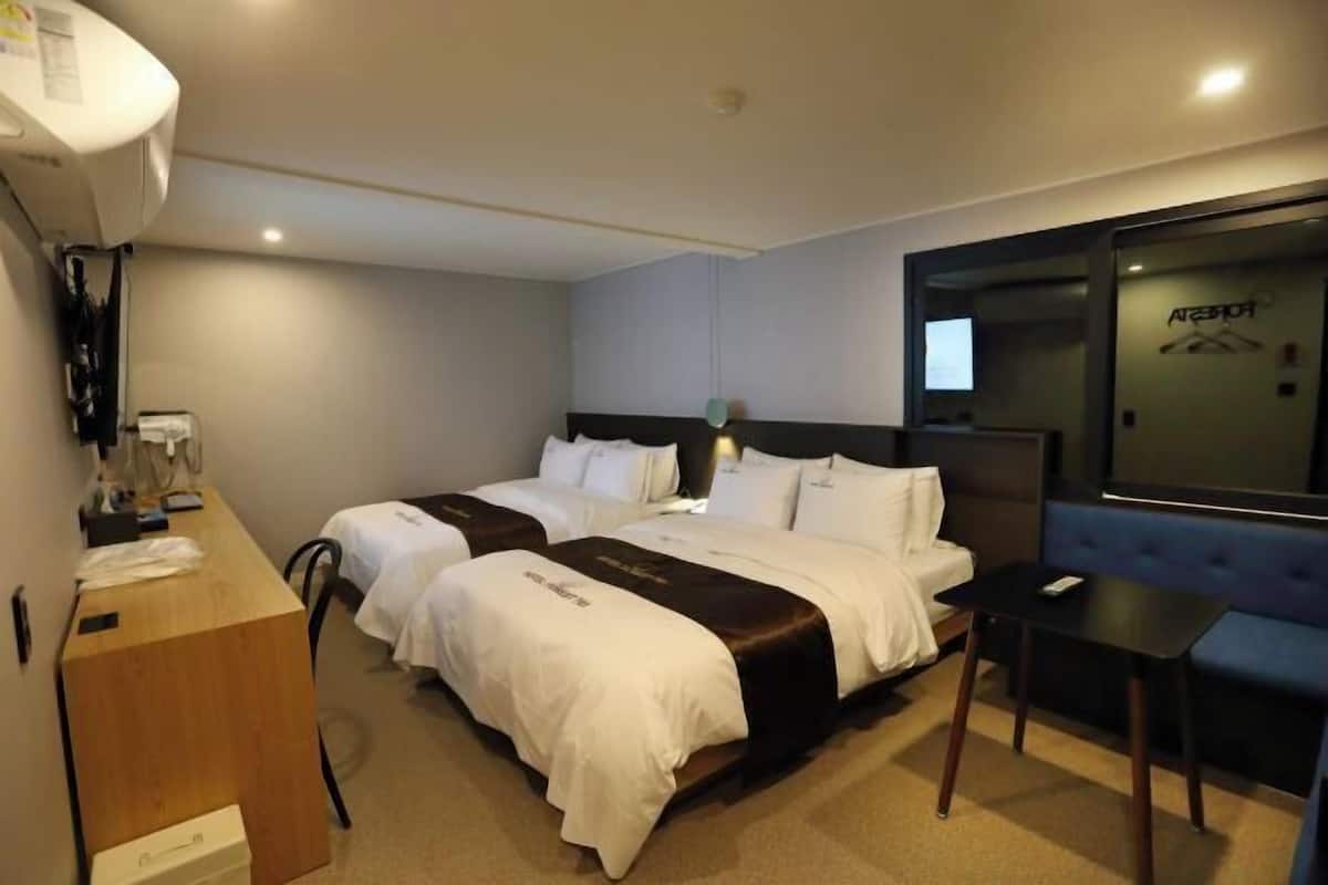 1 Schlafzimmer, hochwertige Bettwaren, Daunenbettdecken