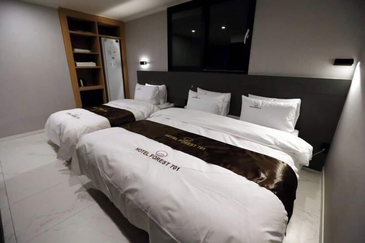1 Schlafzimmer, hochwertige Bettwaren, Daunenbettdecken