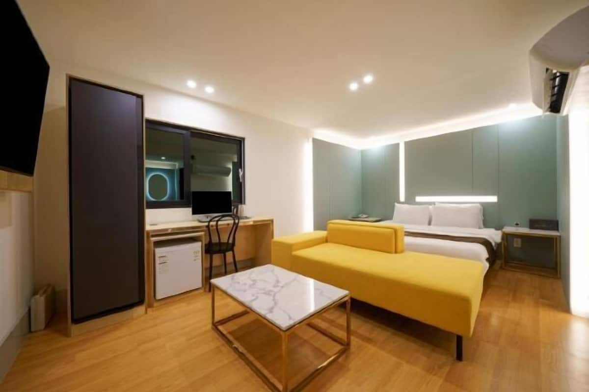 1 Schlafzimmer, hochwertige Bettwaren, Daunenbettdecken