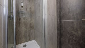 Apartment (2/B006) | Bathroom | Shower, hair dryer, towels - Apartamenty Sun & Snow Sanatoryjna (Wladyslawowo)