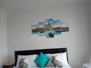 Deluxe Double Room with Balcony | Coffre-fort, bureau, système d’insonorisation, accès au Wi-Fi (inclus)