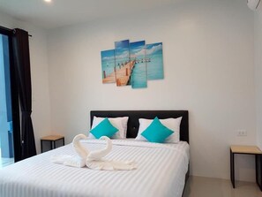 Caja de seguridad en la habitación y escritorio