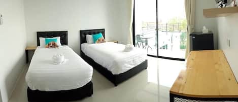 Deluxe Twin Room with Balcony | Coffres-forts dans les chambres, bureau, chambres insonorisées