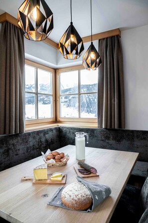 Dining - Vacation apartment Alpenrose - ROSENHOF Apartments & Wellness & Farmhouse (Nauders)